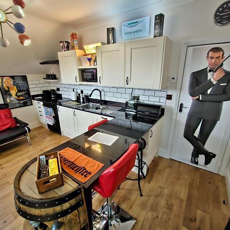 Southsea Royale James Bond 3 Bed Cool Penthouse, Seafront Parking Portsmouth Exterior photo
