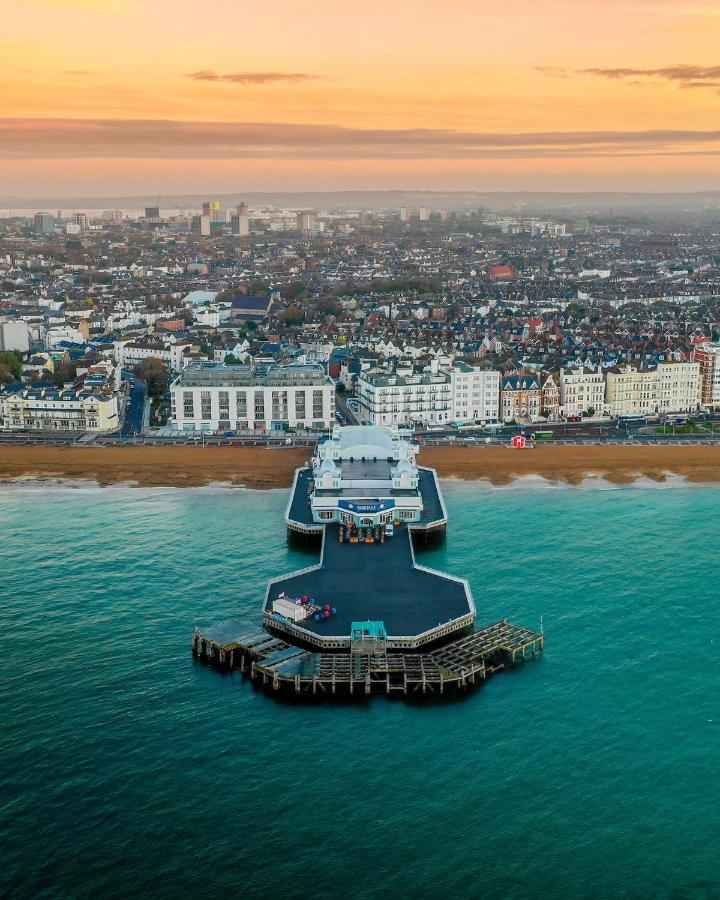 Southsea Royale James Bond 3 Bed Cool Penthouse, Seafront Parking Portsmouth Exterior photo